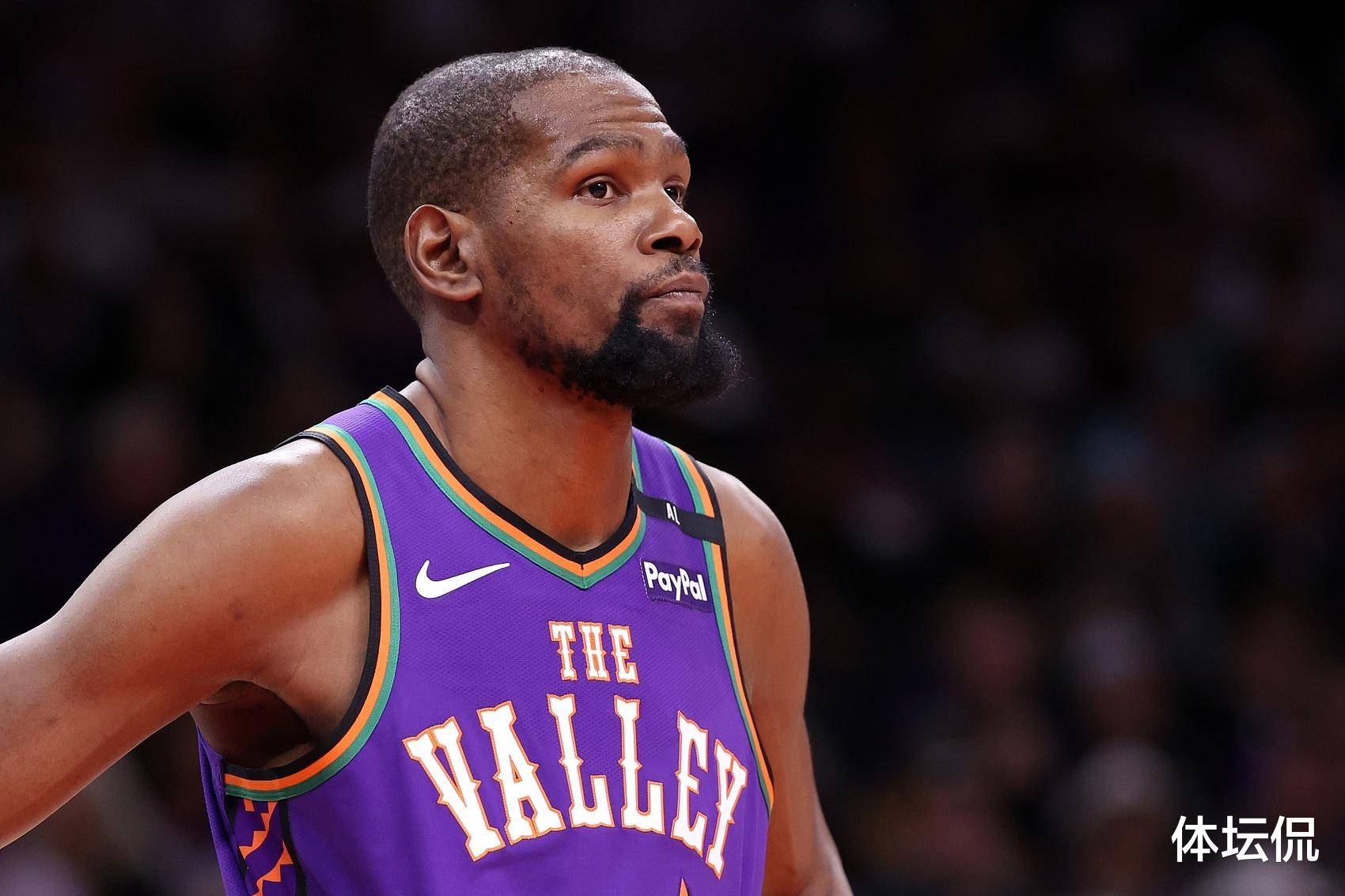 包含杜兰特迎来十二赛季出色发挥，老鹰观众热烈欢呼！赛场气氛高涨的词条